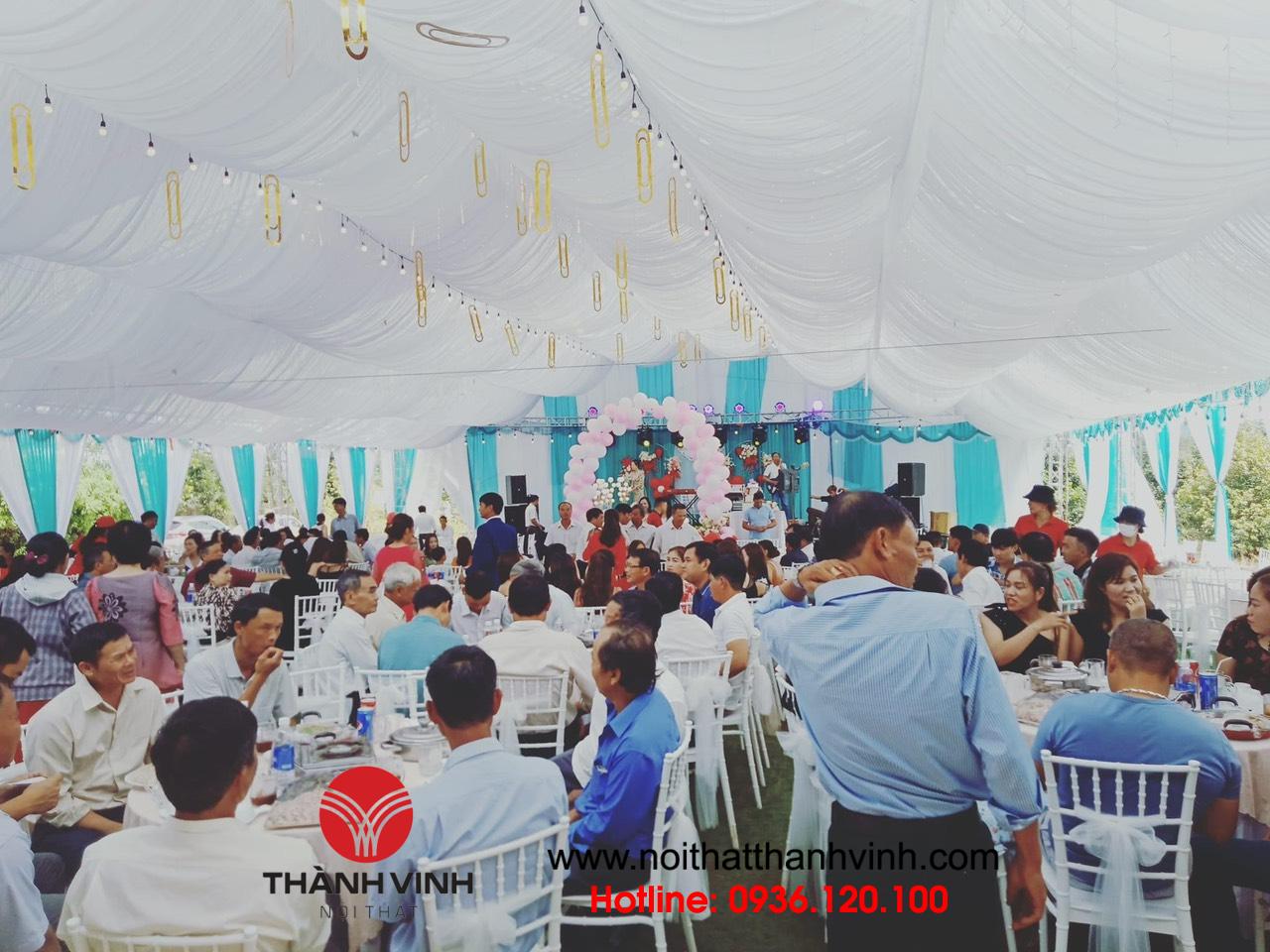Ghế chiavari nhựa trào lưu được ưa chuộng ở các sự kiện hiện nay 2 Ghế Tiffany nhựa là dòng sản phẩm dễ sử dụng