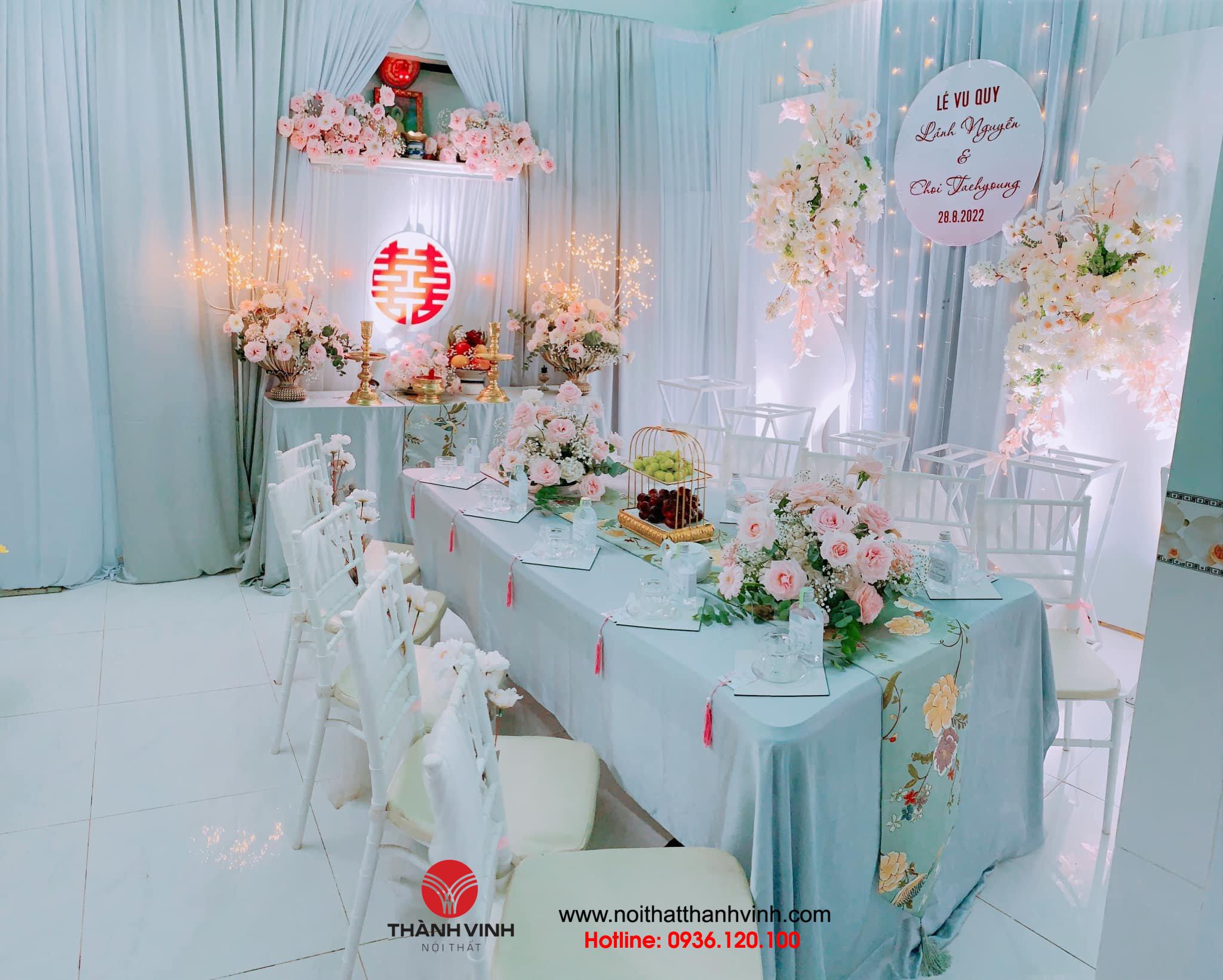 Ghế chiavari tiffany nhựa được dùng nhiều trong các lễ cưới 