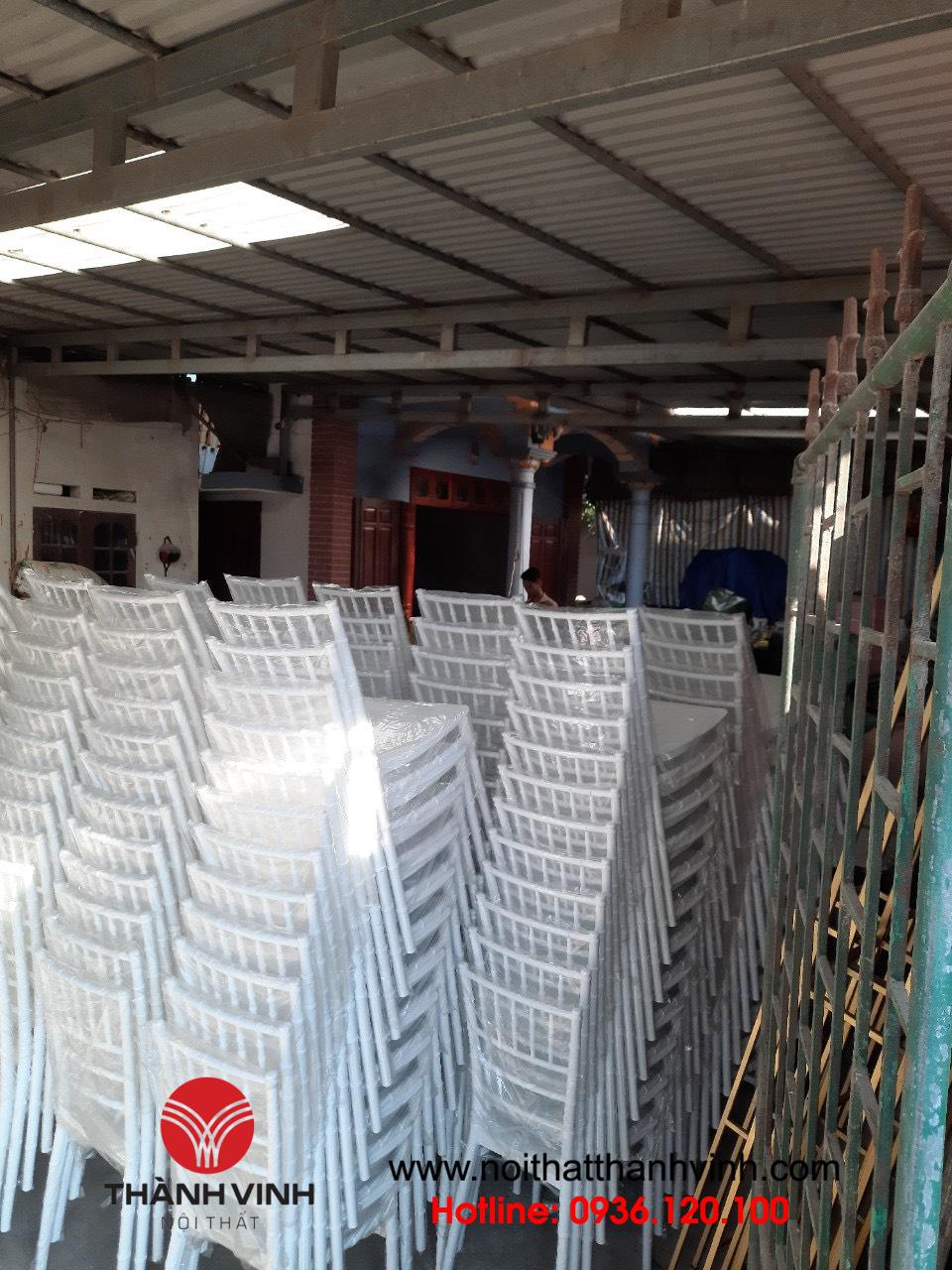 Ghế chiavari tiffany cho nhà rạp ở Nghệ An
