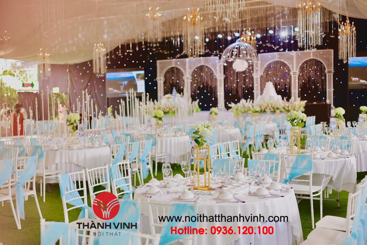 Hình ảnh ghế chiavari nhựa đám cưới được hiện diện trong các tiệc cưới hiện nay