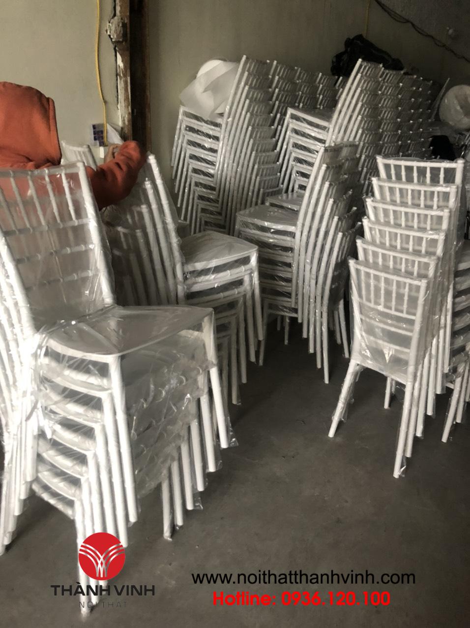 Nội thất Thành Vinh cung cấp ghế chiavari tiffany nhựa với giá thành hợp lý